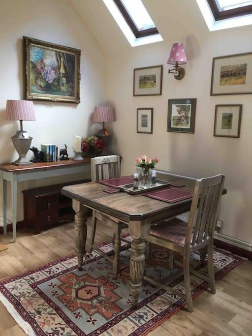 The Grooms Loft Self Contained Apartment Milton Abbas Exterior photo